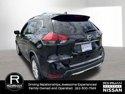 2017 Nissan Rogue — detail view