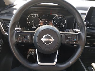 2024 Nissan Rogue — photo 12 view
