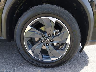 2024 Nissan Rogue — photo 10 view