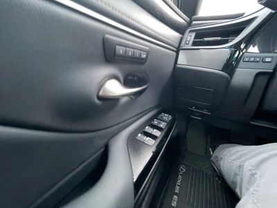 2024 Lexus ES — photo 7 view