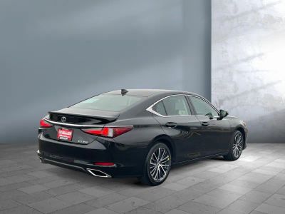 2024 Lexus ES — rear three-quarter view