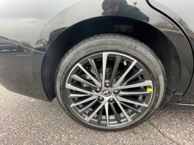 2024 Lexus ES — photo 12 view