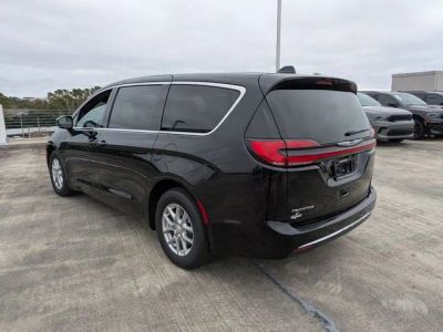 2026 Chrysler Pacifica — detail view