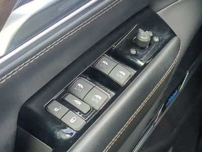 2023 Jeep Grand Wagoneer — photo 32 view