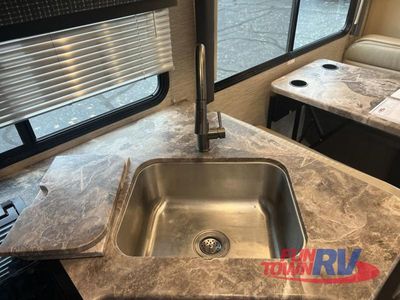 2023 Thor Motor Coach Chateau - Photo 10