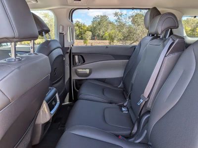 2026 Kia Carnival Hybrid — photo 17 view