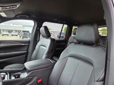 2026 Jeep Grand Cherokee — photo 11 view