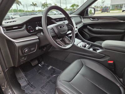 2026 Jeep Grand Cherokee — photo 13 view