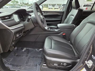 2026 Jeep Grand Cherokee — photo 12 view