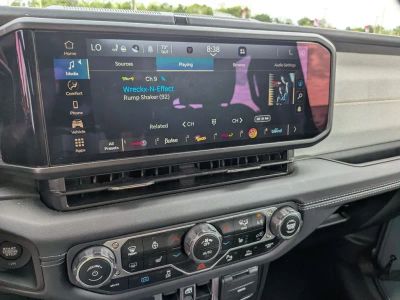 2025 Jeep Wrangler - Photo 18