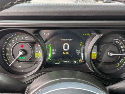 2025 Jeep Wrangler - Photo 12