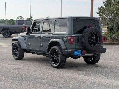 2025 Jeep Wrangler - Photo 3