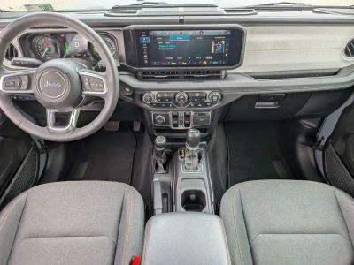 2025 Jeep Wrangler - Photo 21