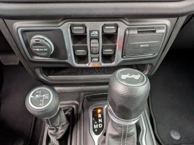 2025 Jeep Wrangler - Photo 17