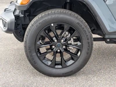 2025 Jeep Wrangler - Photo 9