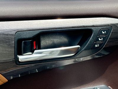 2021 Toyota Highlander Platinum — photo 13 view