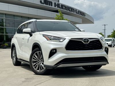 2021 Toyota Highlander Platinum — side profile view
