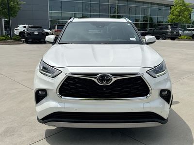 2021 Toyota Highlander Platinum — interior view