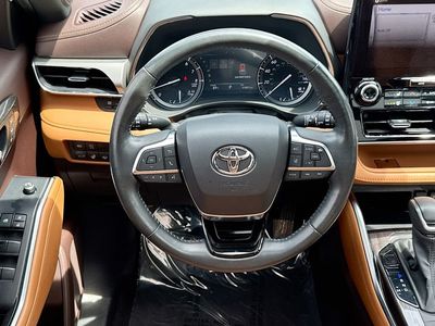2021 Toyota Highlander Platinum — photo 23 view