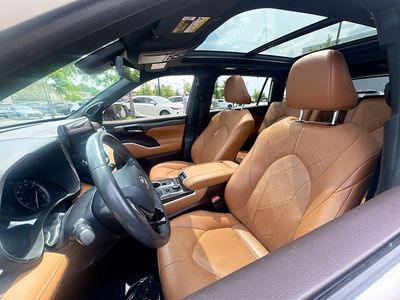 2021 Toyota Highlander Platinum — photo 10 view
