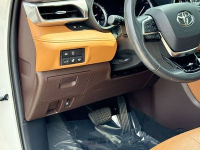 2021 Toyota Highlander Platinum — photo 17 view