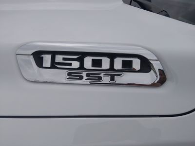 2025 Ram 1500 — photo 16 view