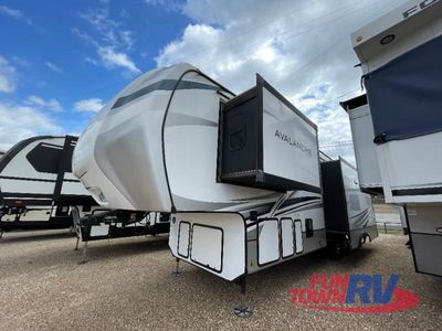 2022 Keystone RV Avalanche - Photo 3