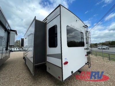 2022 Keystone RV Avalanche - Photo 4