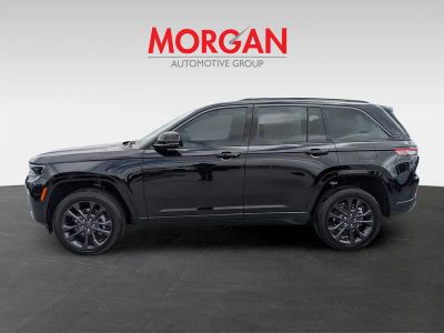 2026 Jeep Grand Cherokee — engine compartment view