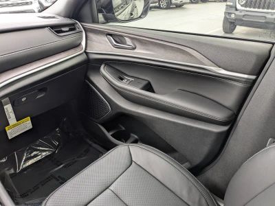 2026 Jeep Grand Cherokee — photo 18 view