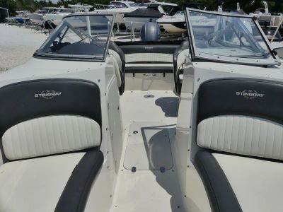 2016 Stingray 214LR (OB) — photo 17 view