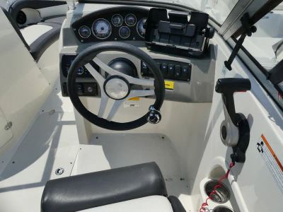 2016 Stingray 214LR (OB) — photo 9 view