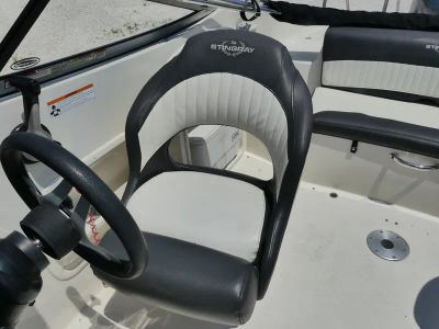 2016 Stingray 214LR (OB) — photo 10 view