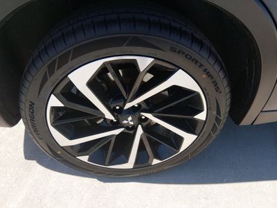 2024 Mitsubishi Outlander - Photo 10