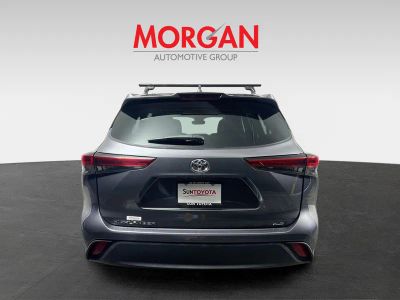 2022 Toyota Highlander — interior view