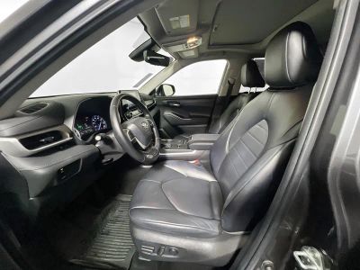 2022 Toyota Highlander — photo 12 view
