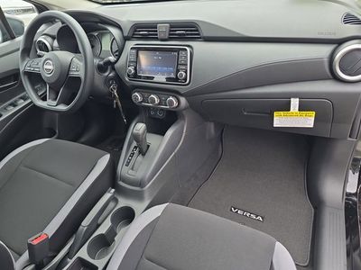 2025 Nissan Versa - Photo 13