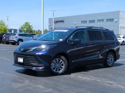2025 Toyota Sienna - Photo 2