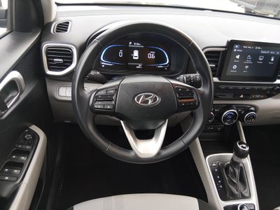 2025 Hyundai Venue — photo 17 view
