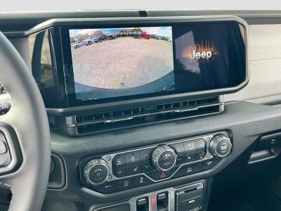 2026 Jeep Wrangler — photo 13 view