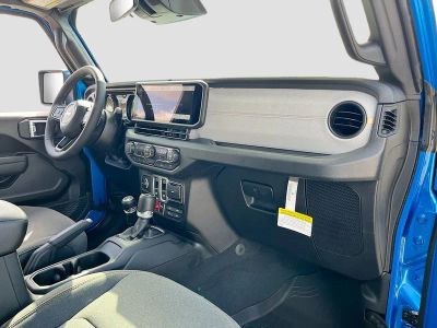 2026 Jeep Wrangler — photo 27 view