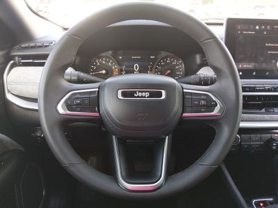 2024 Jeep Compass — photo 12 view