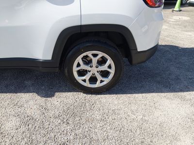 2024 Jeep Compass — photo 10 view