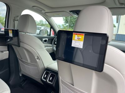 2025 Kia Sorento — engine compartment view