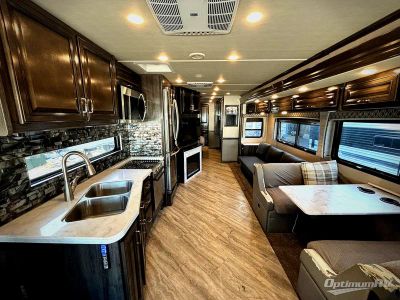 2021 Holiday Rambler Vacationer — front three-quarter view