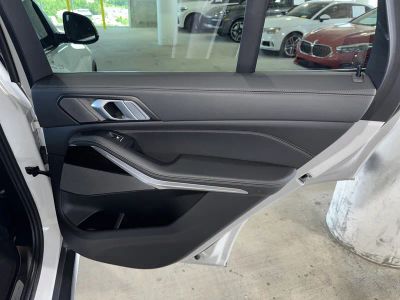 2025 BMW X5 — photo 11 view