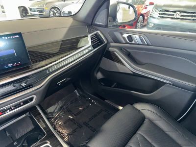 2025 BMW X5 — photo 30 view