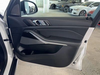 2025 BMW X5 — photo 9 view