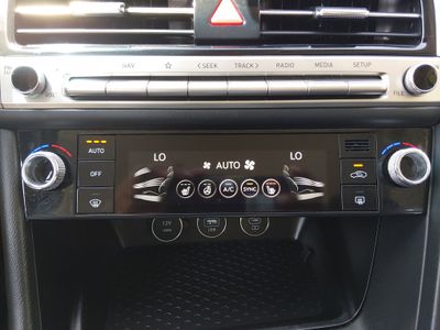 2025 Genesis G70 - Photo 18