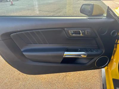 2017 Ford Mustang - Photo 8